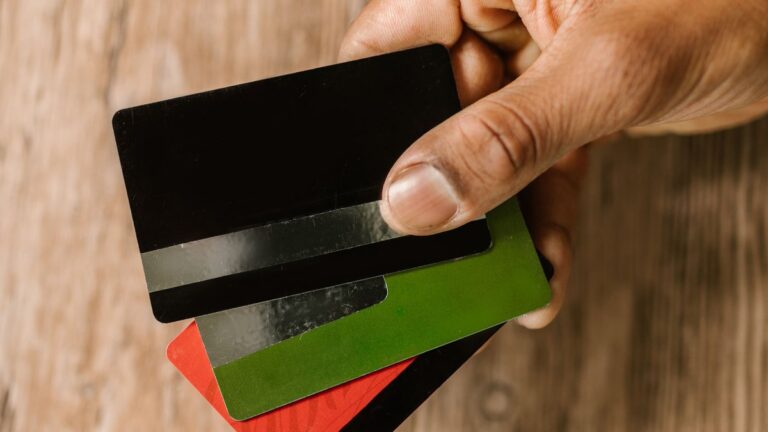 Cartão de Crédito ou Conta Digital: Como Escolher Sem Cair em Pegadinha