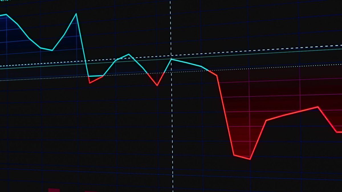 Gráfico de mercado exibindo queda de preço numa tela escura